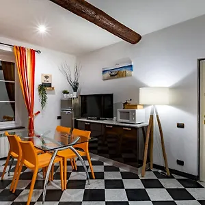 2-room-appartment-near-the-aquarium-fast-wifi.hotelitalianriviera.com/